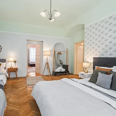 Charles Bridge Historical Apts By Michal&Friends Prague Exterior photo